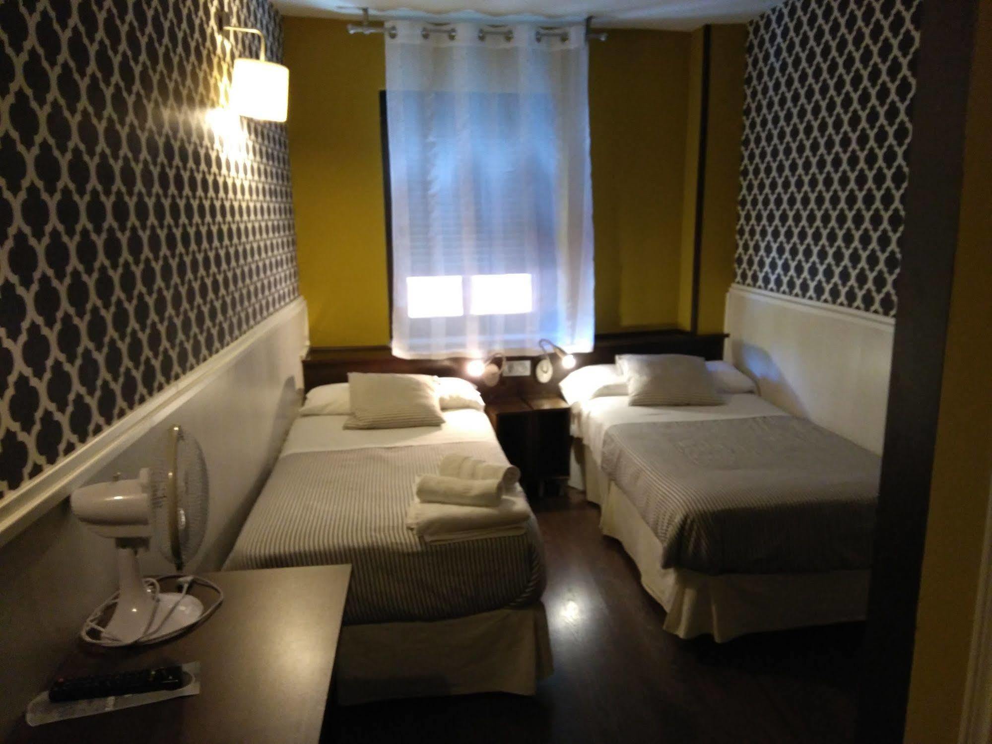 Hostal Gud Salamanca Bagian luar foto