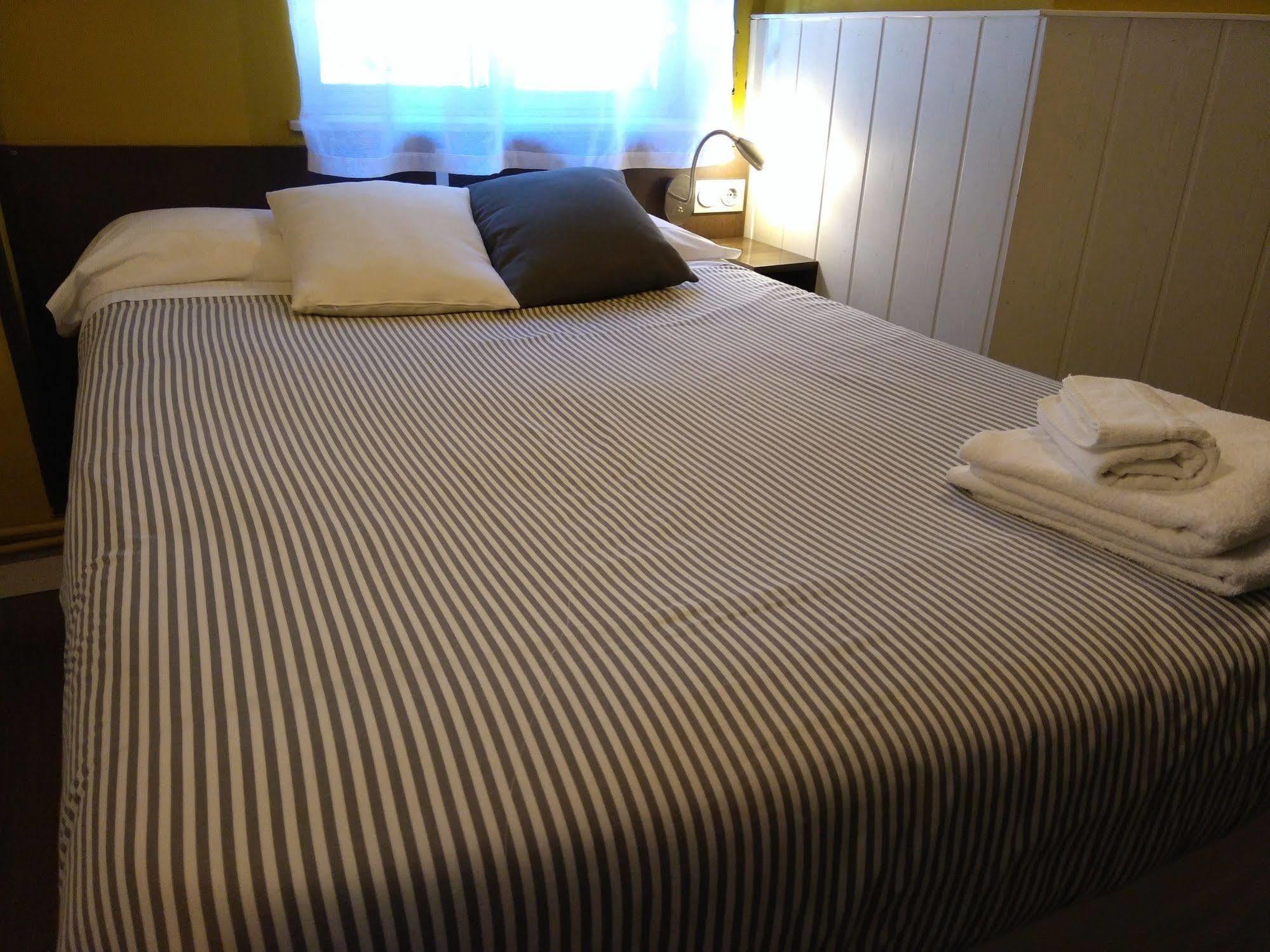 Hostal Gud Salamanca Bagian luar foto
