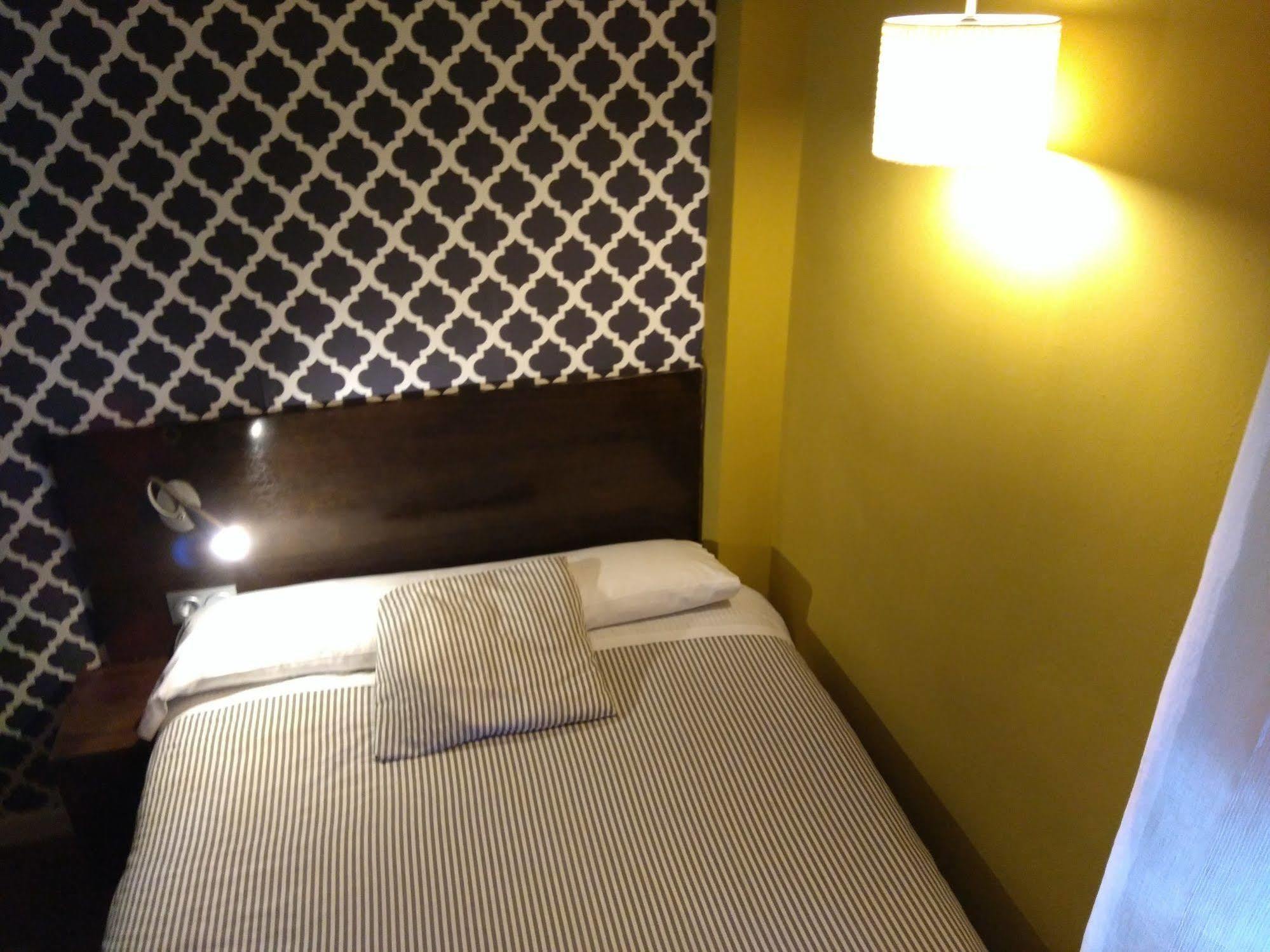 Hostal Gud Salamanca Bagian luar foto