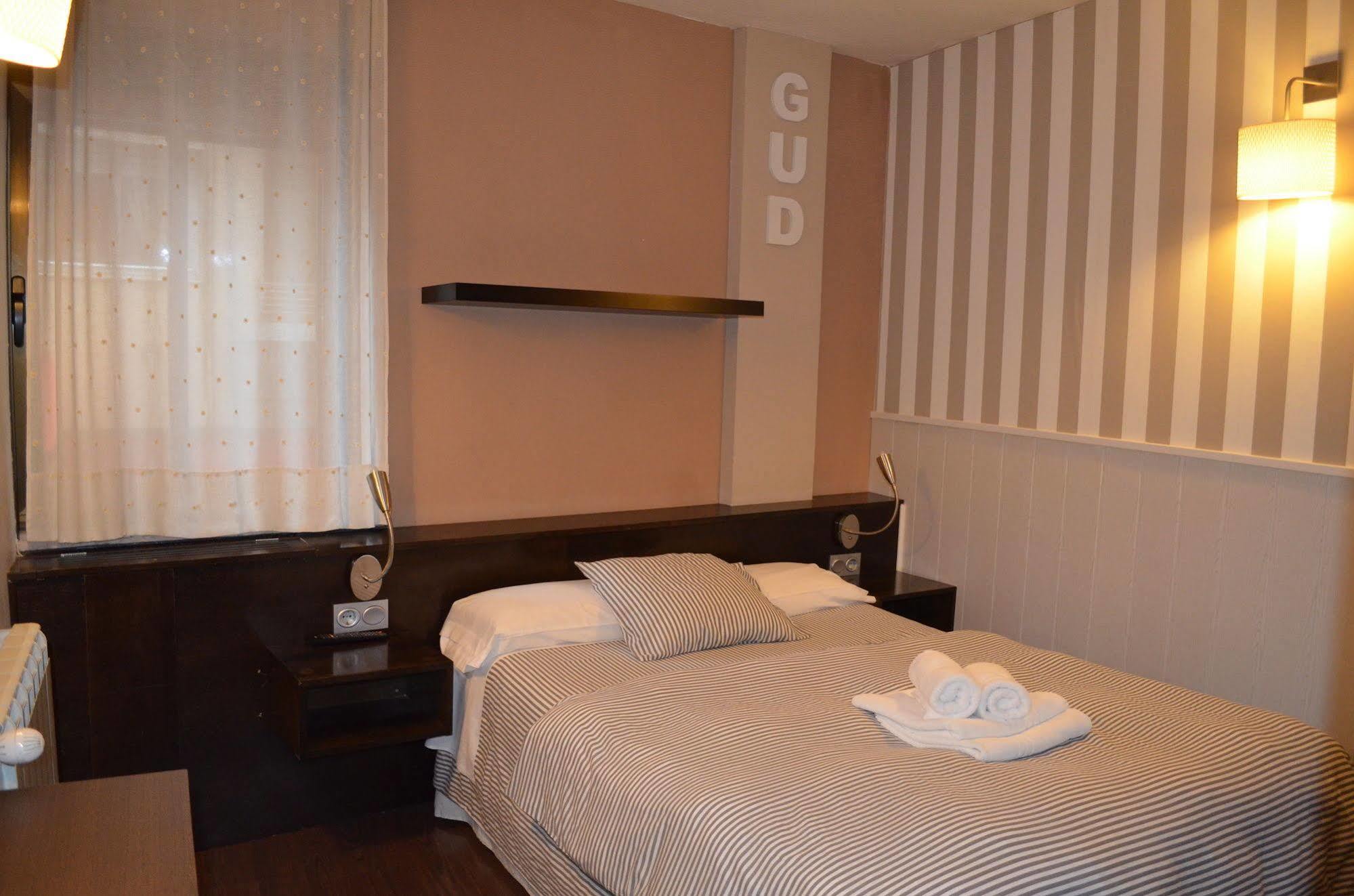 Hostal Gud Salamanca Bagian luar foto