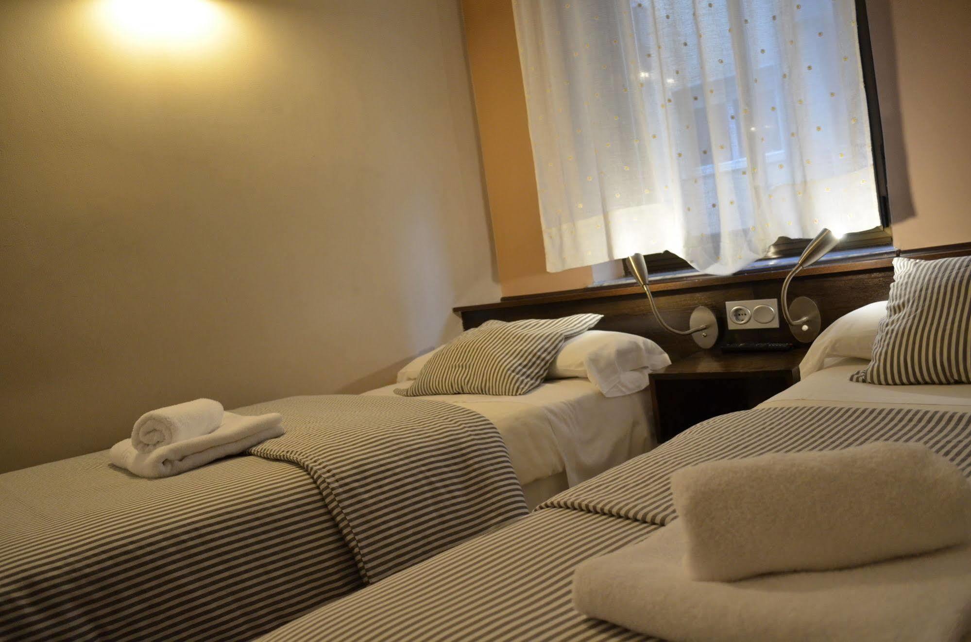 Hostal Gud Salamanca Bagian luar foto