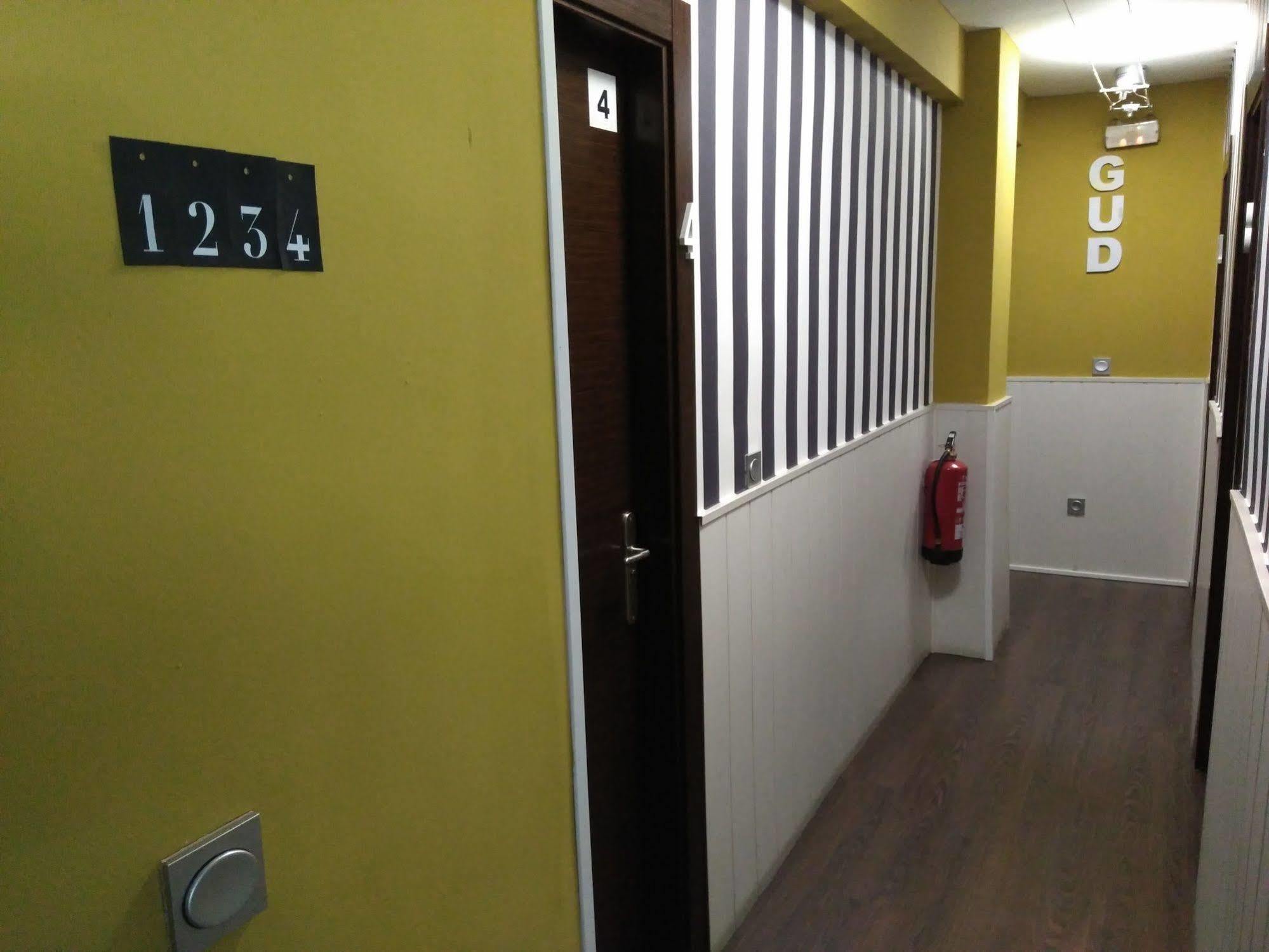 Hostal Gud Salamanca Bagian luar foto